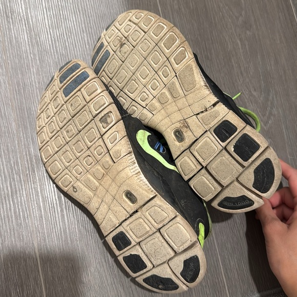 Nike Women’s Free Runs - Picture 4 of 4